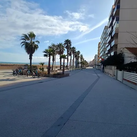Confortable Vue Sur Le Port, Avec Balcon Et Parking 아파트 *