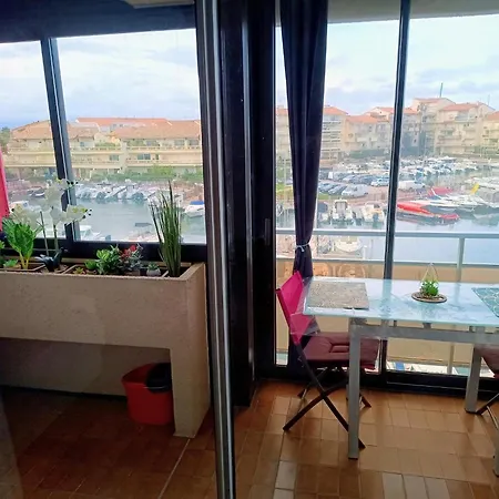 아파트 Confortable Vue Sur Le Port, Avec Balcon Et Parking 카네트