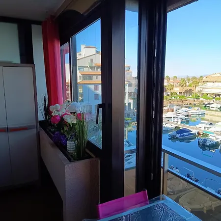 Studio Confortable Vue Sur Le Port, Avec Balcon Et Parking *