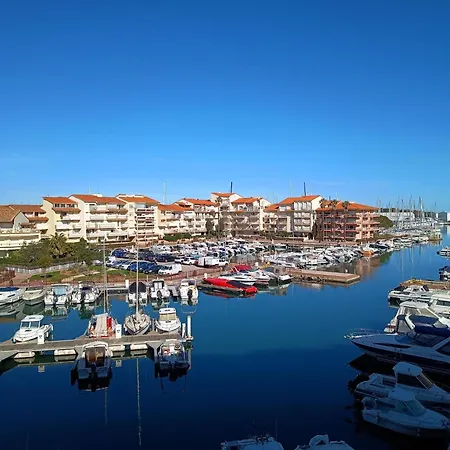 Confortable Vue Sur Le Port, Avec Balcon Et Parking *