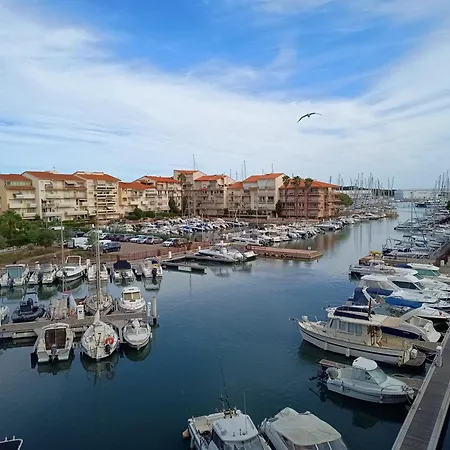 Διαμέρισμα Confortable Vue Sur Le Port, Avec Balcon Et Parking *